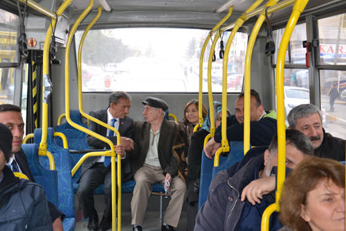 Toplu taşıma araçlarında 'çene çalmak' yolculuğu keyifli kılıyor