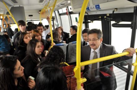 Toplu taşıma araçlarında 'çene çalmak' yolculuğu keyifli kılıyor